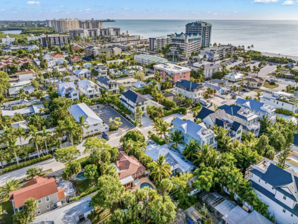Lido Key Vacation Home with 2 Bedroom and Private Pool